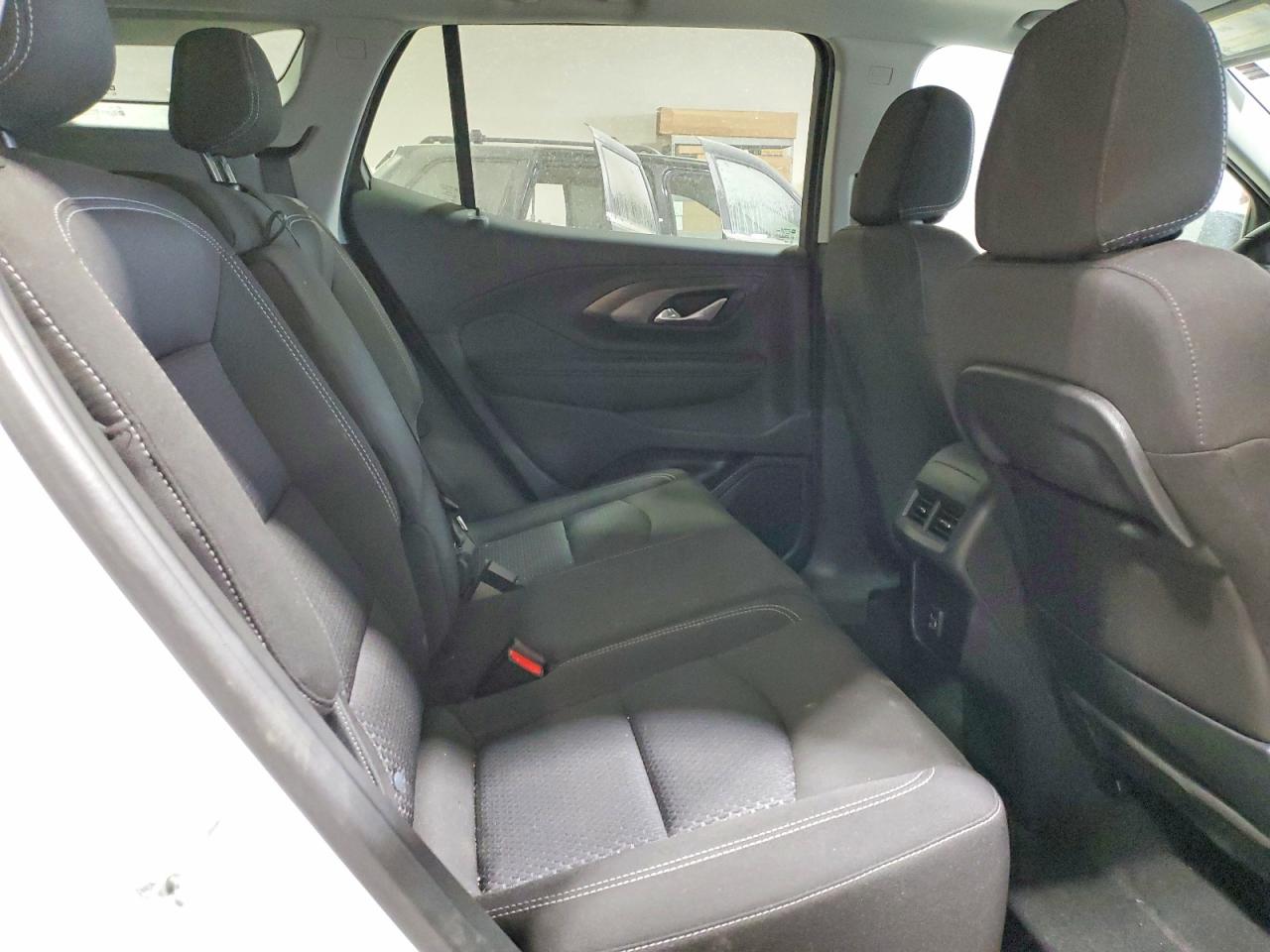 2024 GMC TERRAIN SLE photo 11