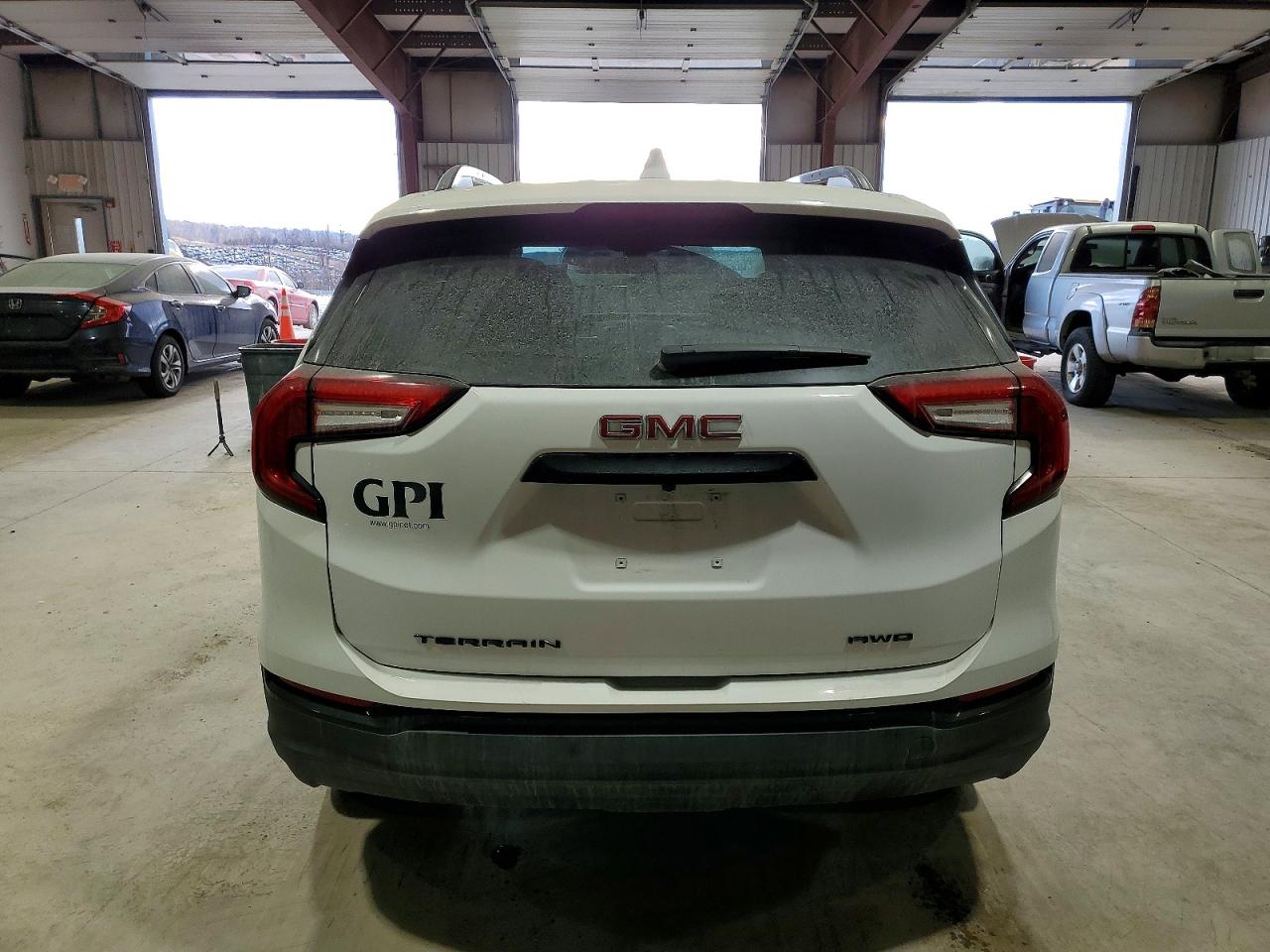 2024 GMC TERRAIN SLE photo 6