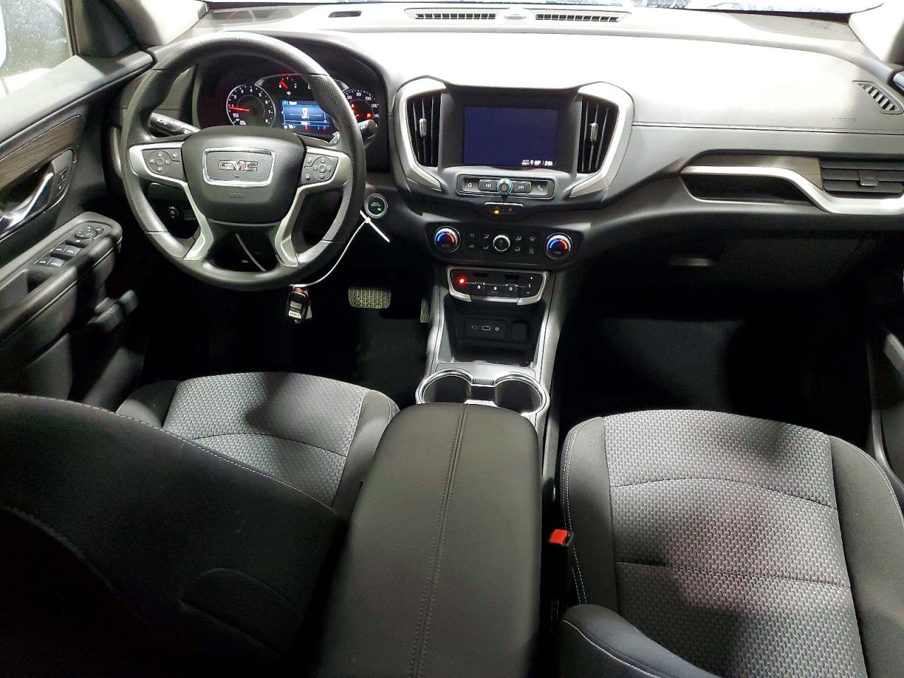 2024 GMC TERRAIN SLE photo 8