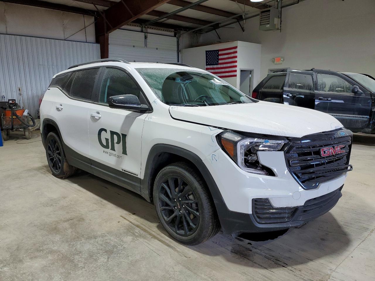 2024 GMC TERRAIN SLE photo 4