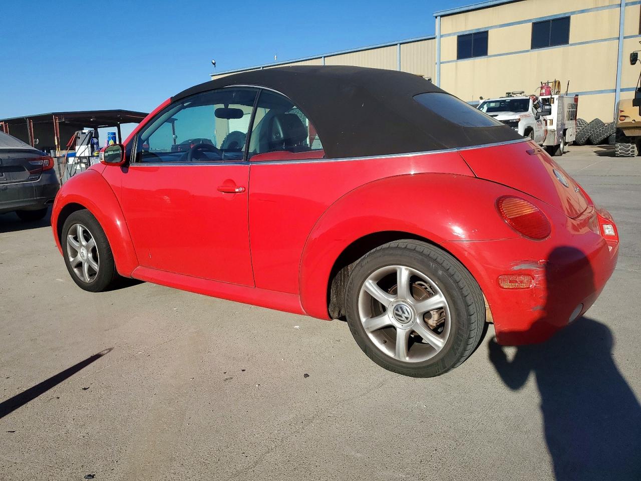 2004 VOLKSWAGEN NEW BEETLE GLS photo 2