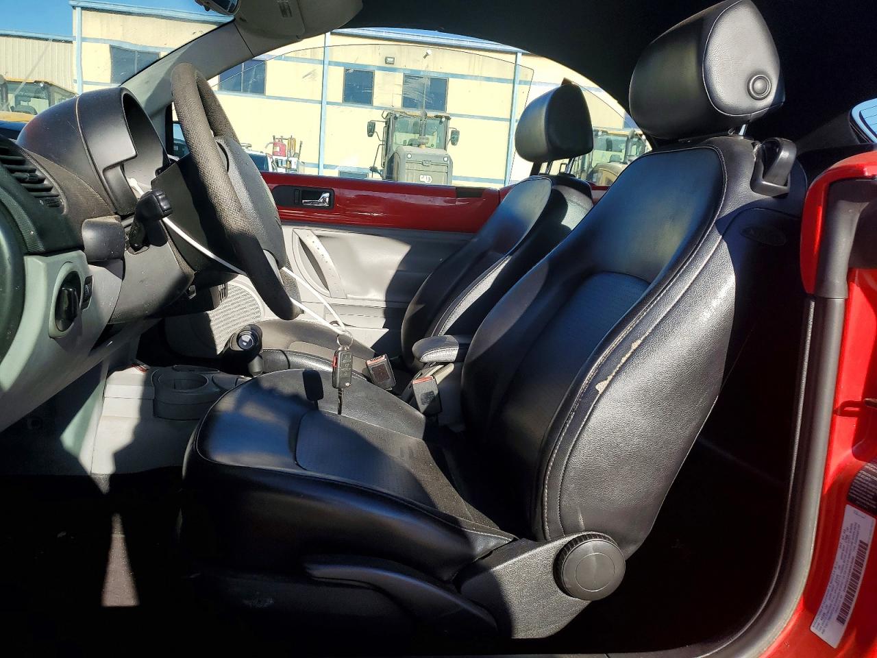 2004 VOLKSWAGEN NEW BEETLE GLS photo 7