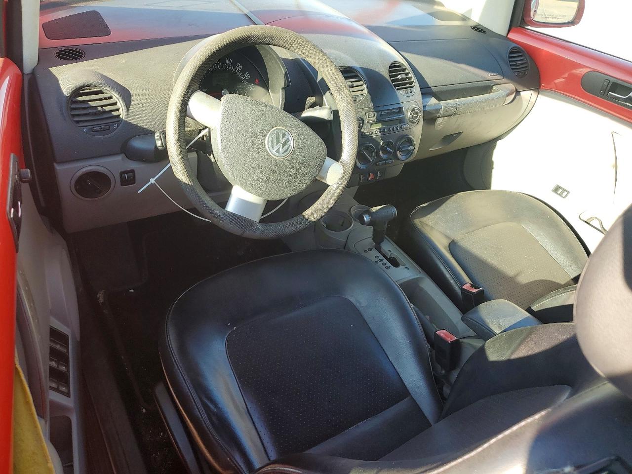 2004 VOLKSWAGEN NEW BEETLE GLS photo 8