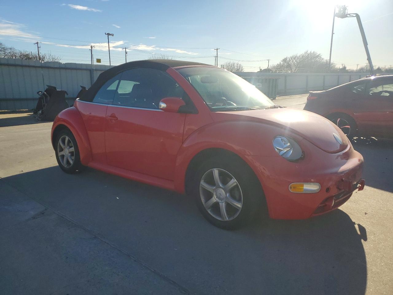 2004 VOLKSWAGEN NEW BEETLE GLS photo 4
