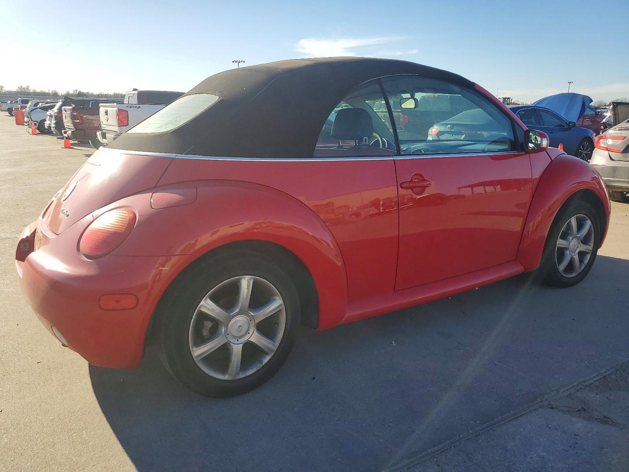 2004 VOLKSWAGEN NEW BEETLE GLS photo 3