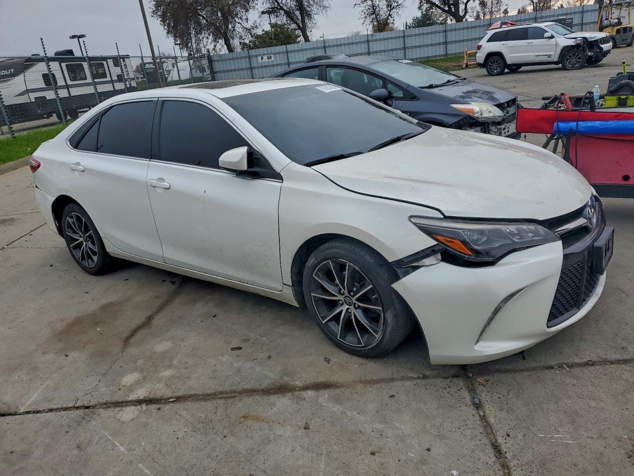 2016 TOYOTA CAMRY XSE photo 4