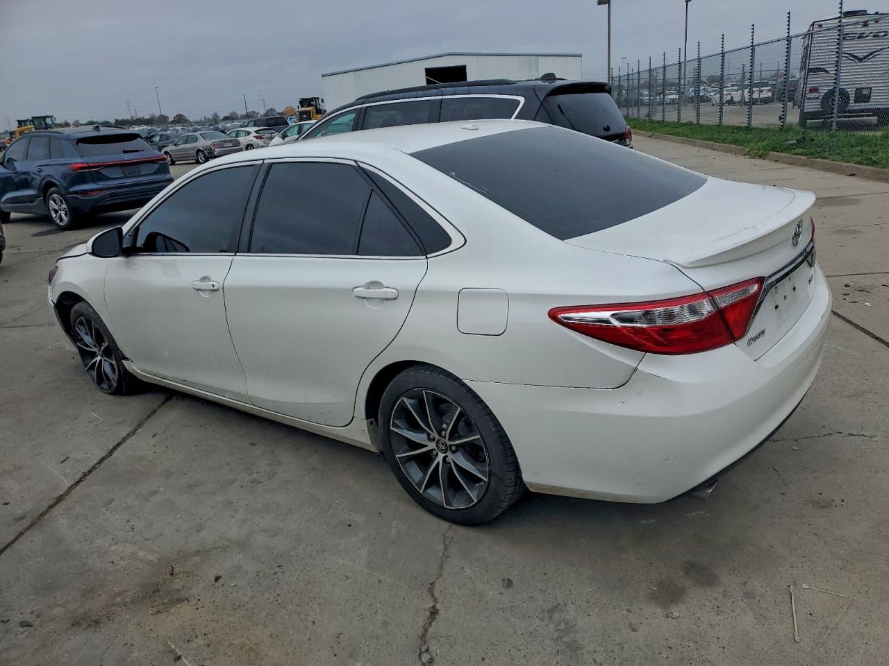 2016 TOYOTA CAMRY XSE photo 2