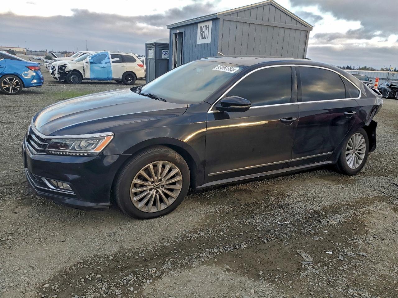 2017 VOLKSWAGEN PASSAT