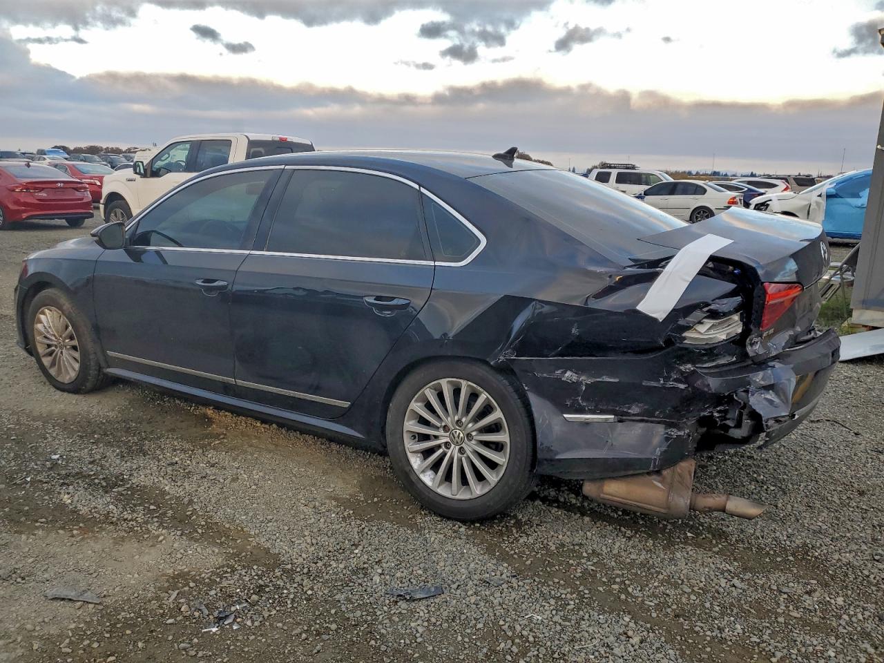 2017 VOLKSWAGEN PASSAT SE photo 2