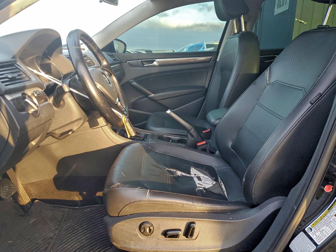 2017 VOLKSWAGEN PASSAT SE photo 7