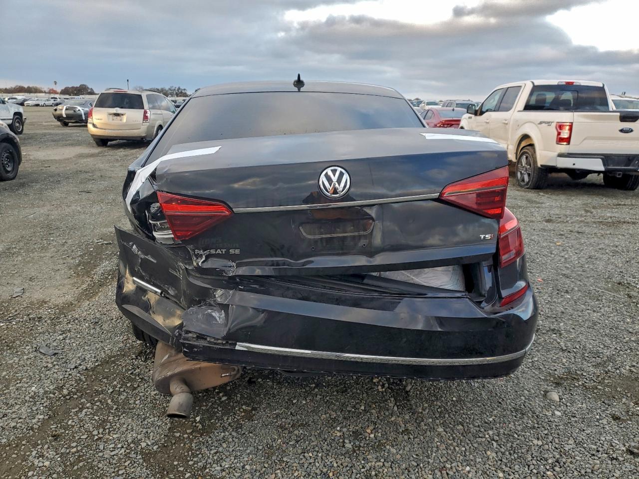 2017 VOLKSWAGEN PASSAT SE photo 6