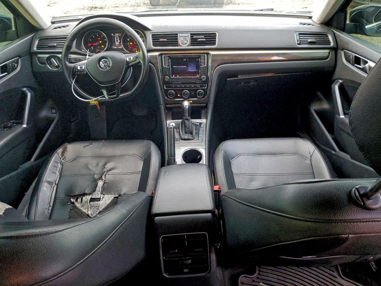 2017 VOLKSWAGEN PASSAT SE photo 8