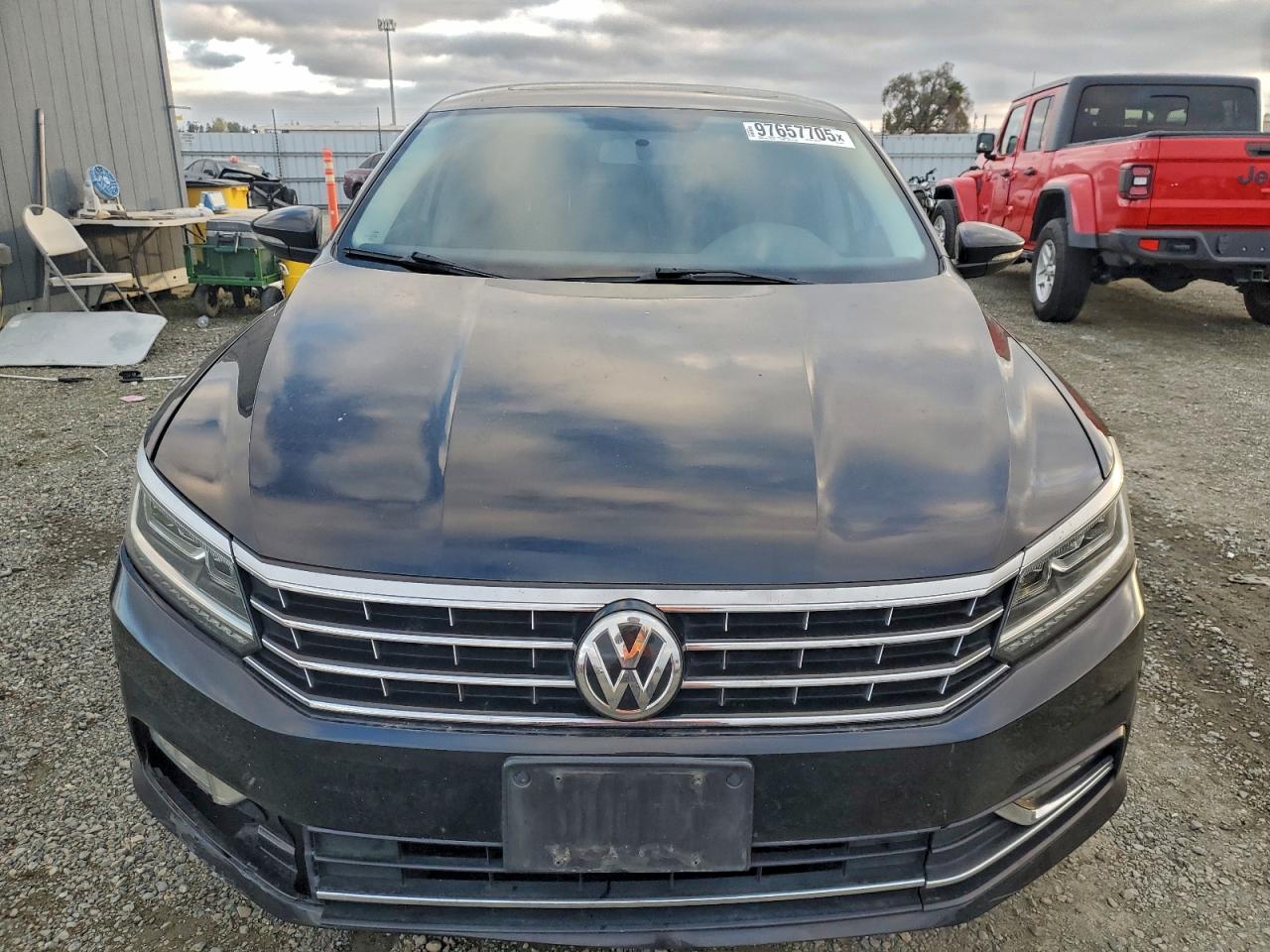 2017 VOLKSWAGEN PASSAT SE photo 5