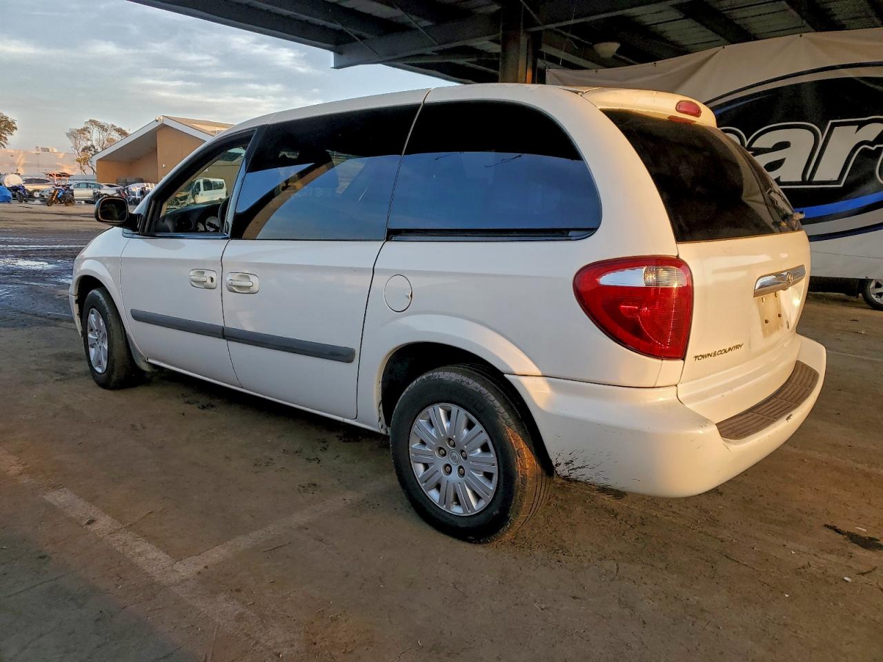 2006 CHRYSLER TOWN & COUNTRY photo 2
