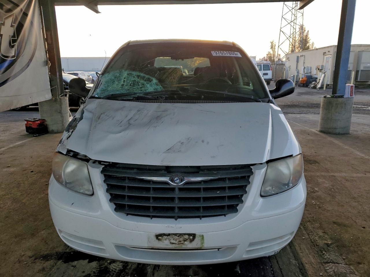 2006 CHRYSLER TOWN & COUNTRY photo 5