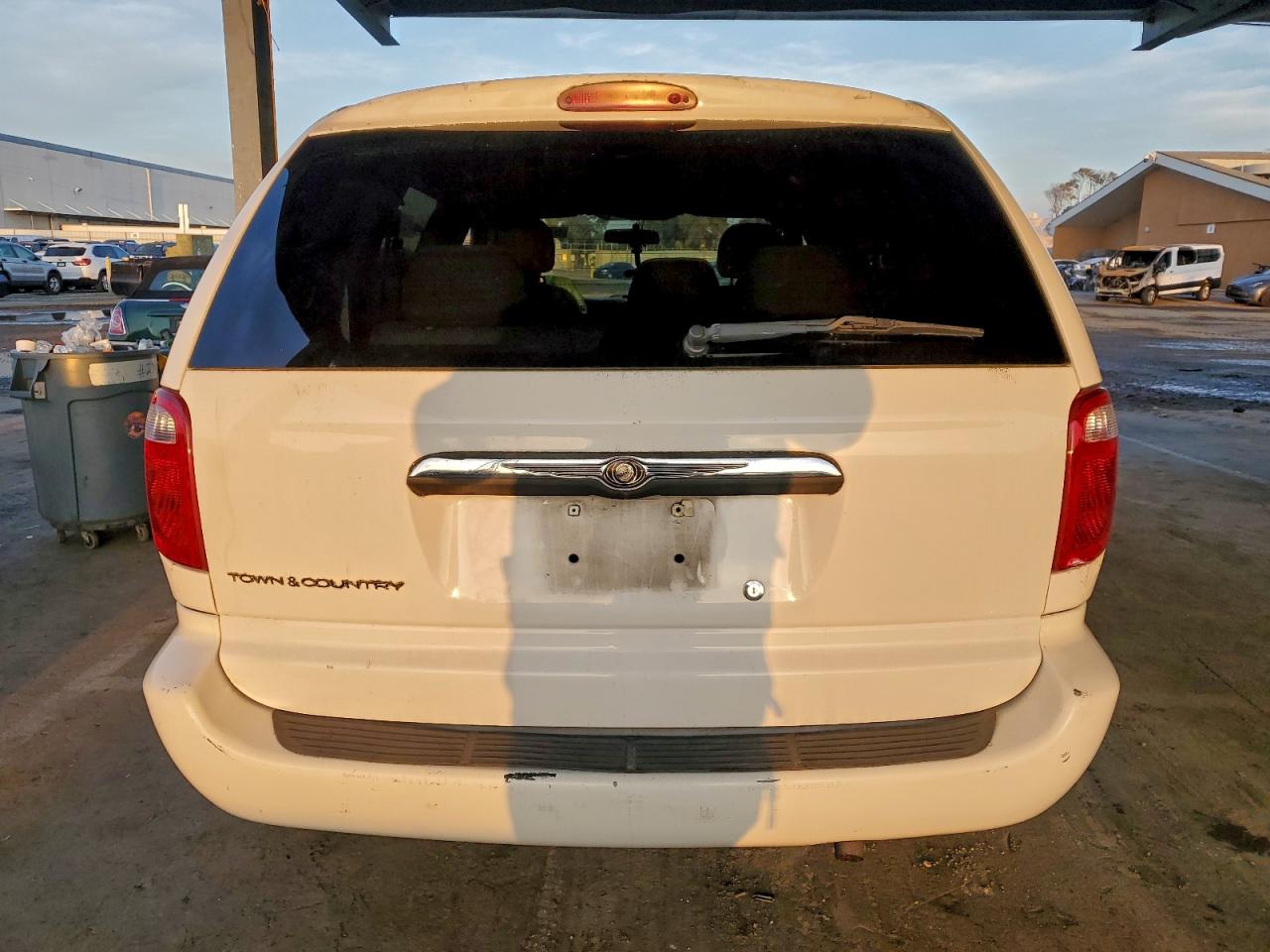 2006 CHRYSLER TOWN & COUNTRY photo 6