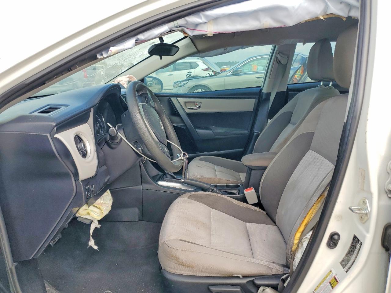 2017 TOYOTA COROLLA L photo 7