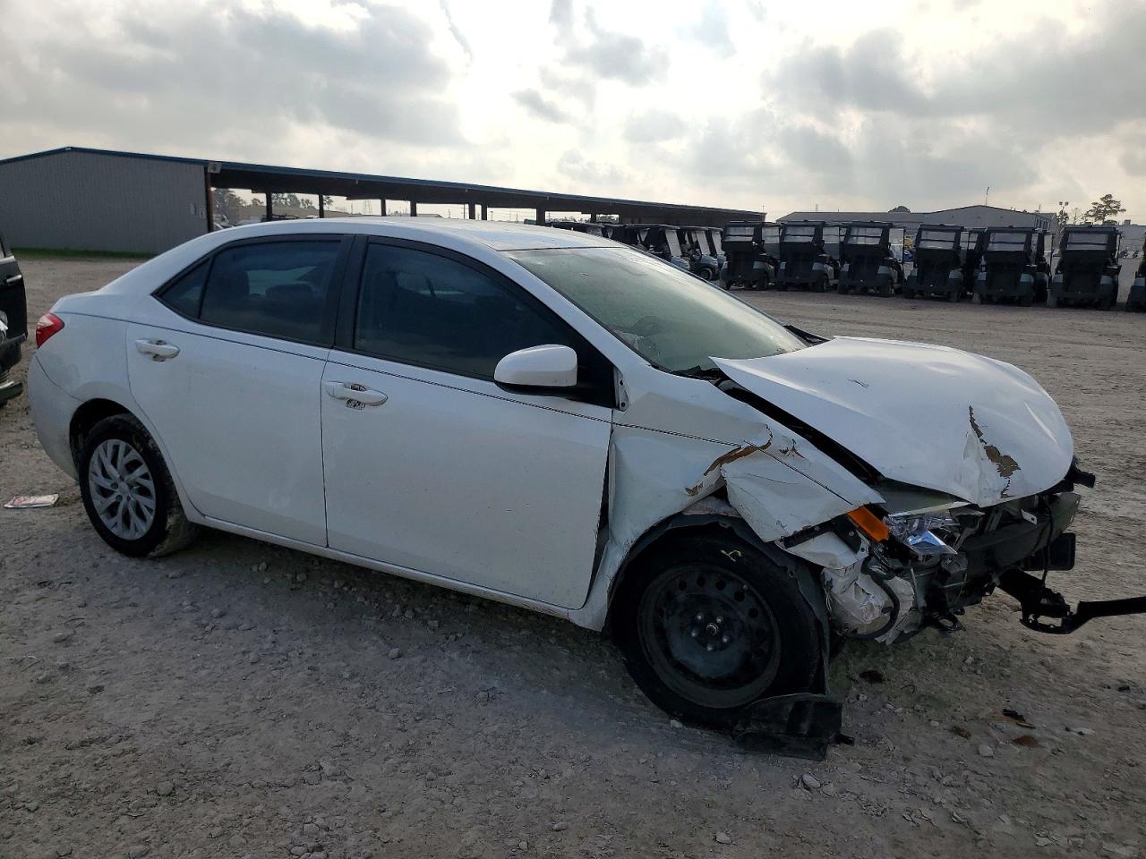 2017 TOYOTA COROLLA L photo 4