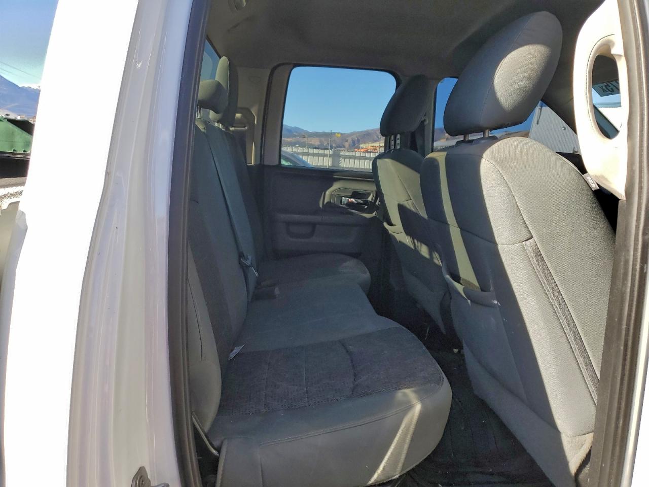 2015 RAM 1500 SLT photo 10