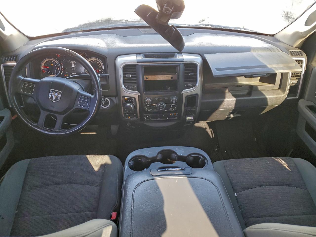 2015 RAM 1500 SLT photo 8