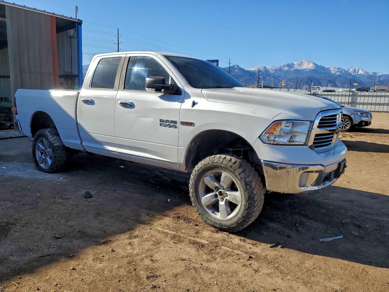 2015 RAM 1500 SLT photo 4