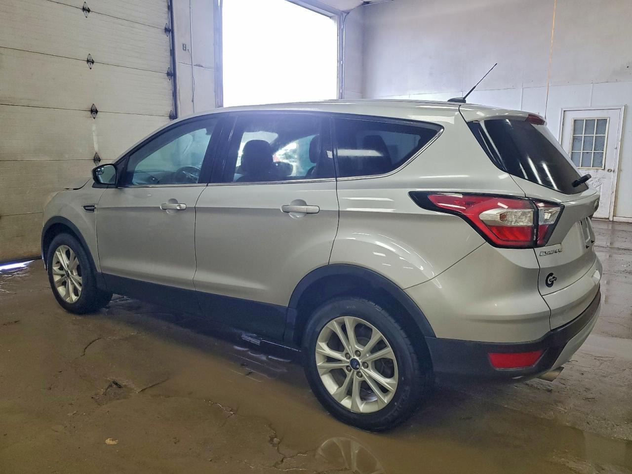 2017 FORD ESCAPE SE photo 2