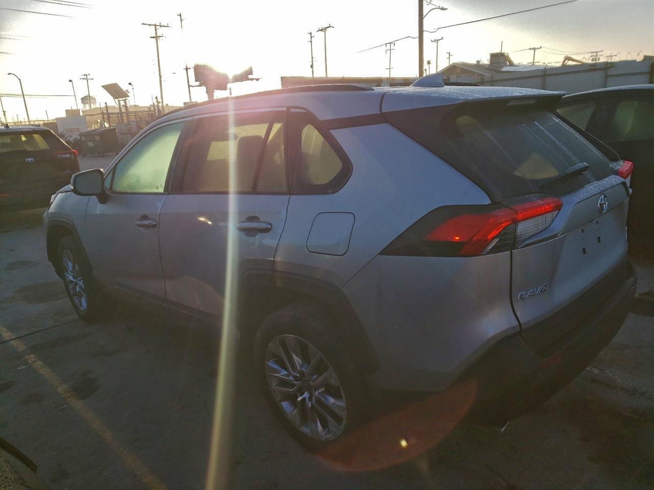 2024 TOYOTA RAV4 XLE PREMIUM photo 2