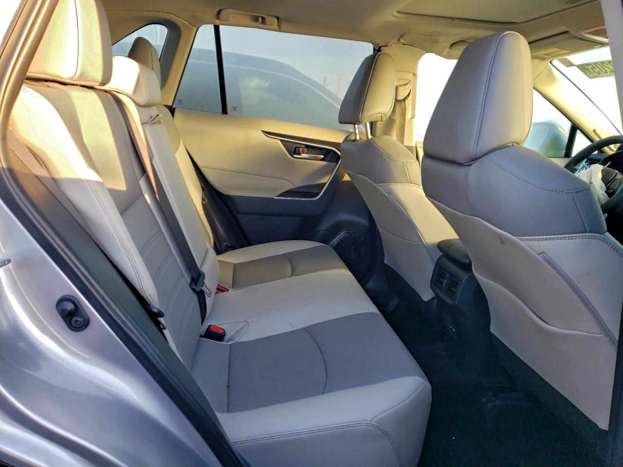2024 TOYOTA RAV4 XLE PREMIUM photo 11