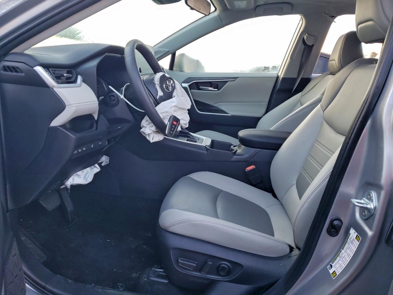 2024 TOYOTA RAV4 XLE PREMIUM photo 7