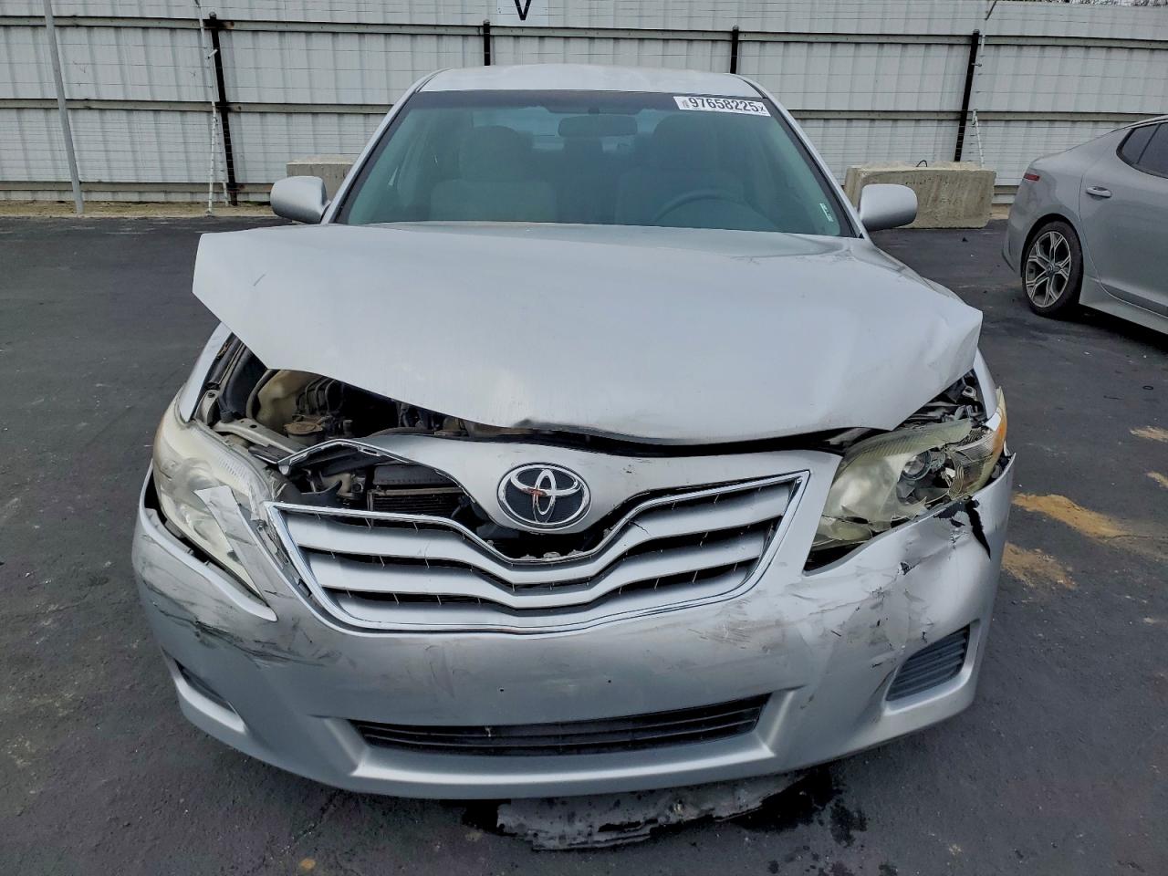 2011 TOYOTA CAMRY BASE photo 5