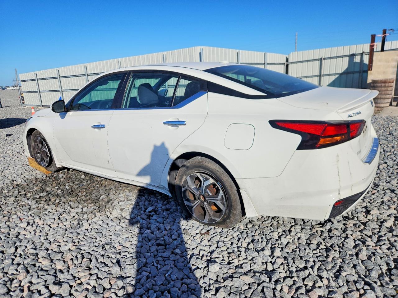 2019 NISSAN ALTIMA photo 2