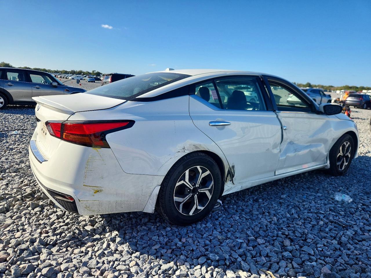 2019 NISSAN ALTIMA photo 3