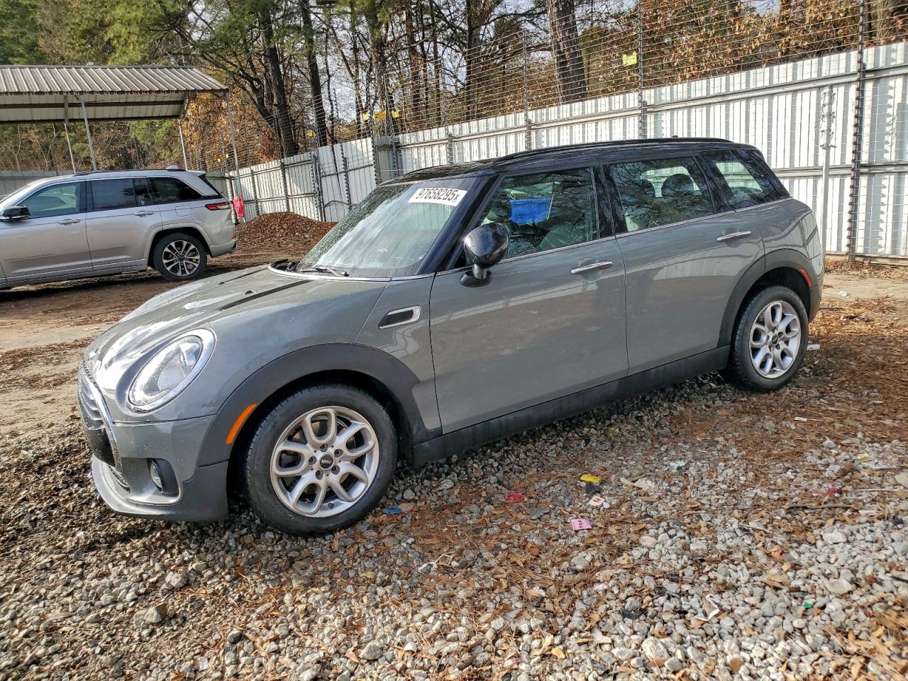 2017 MINI COOPER