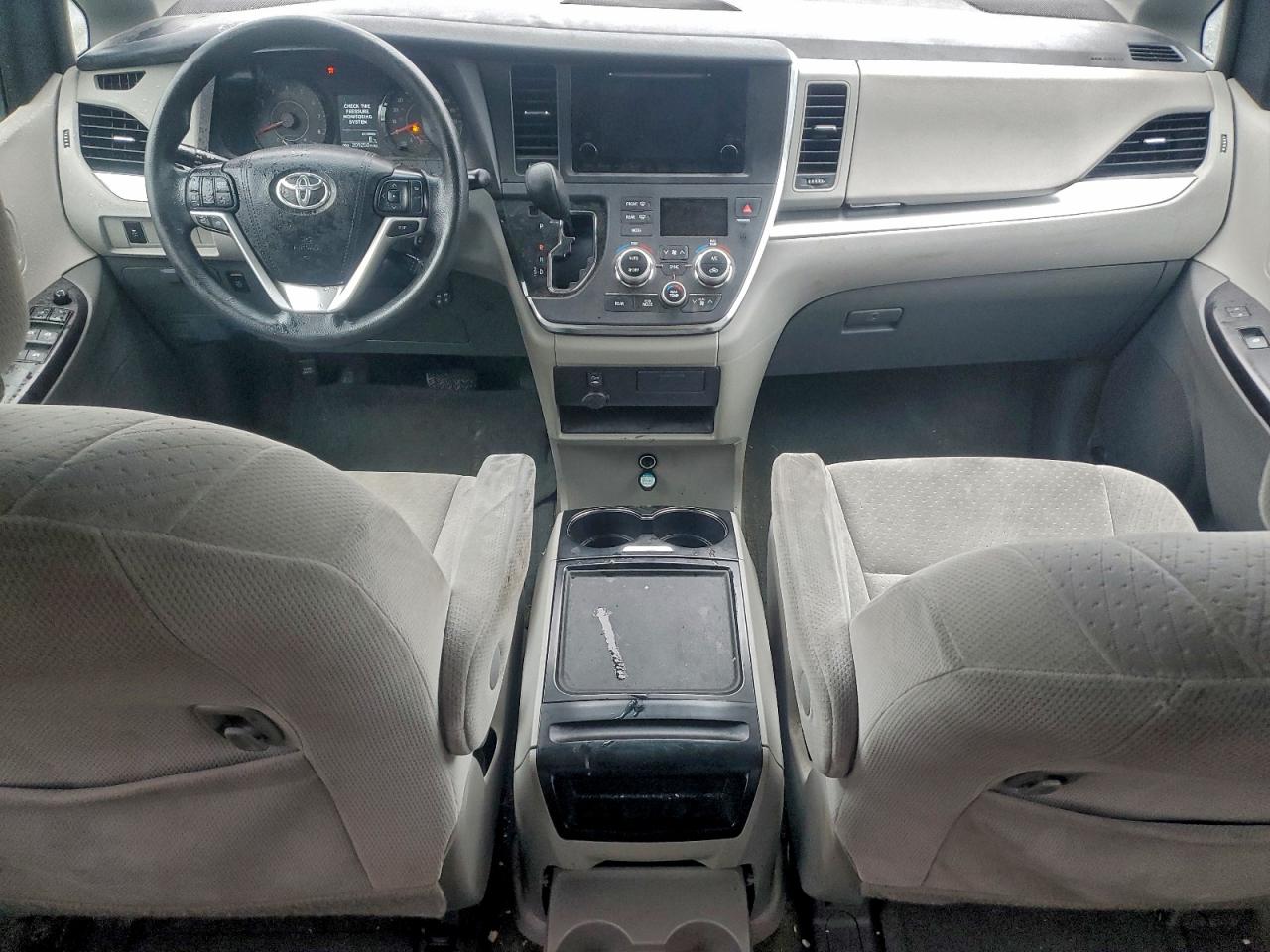 2016 TOYOTA SIENNA LE photo 15