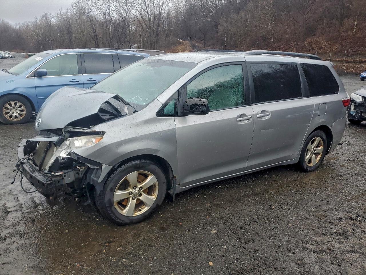 2016 TOYOTA SIENNA