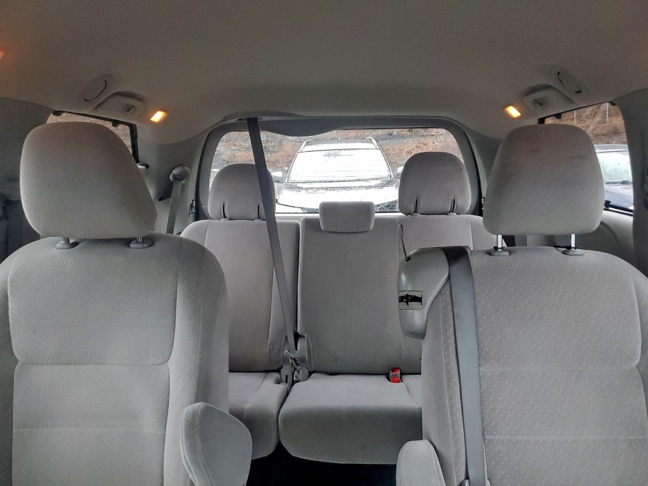 2016 TOYOTA SIENNA LE photo 19