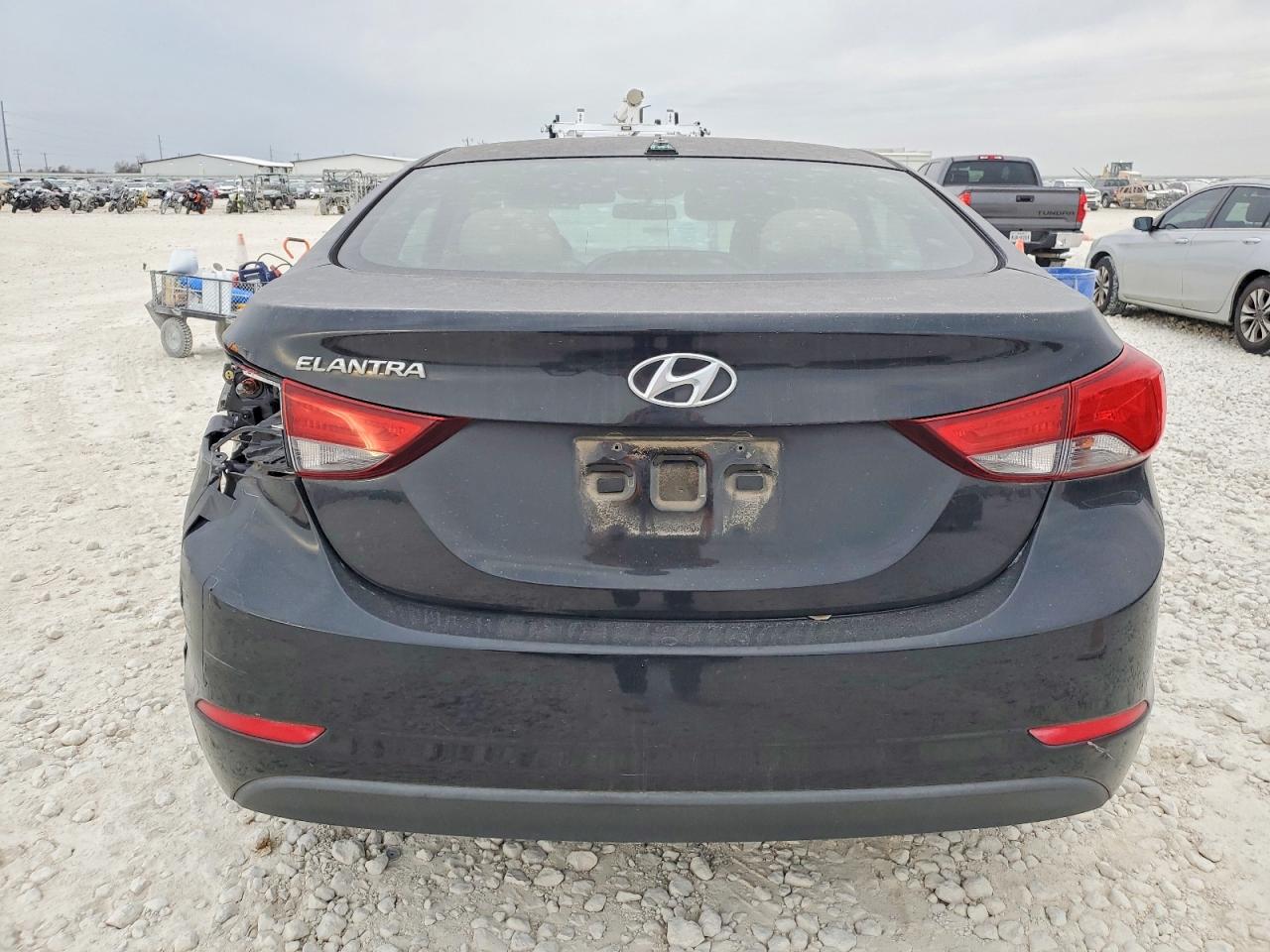 2016 HYUNDAI ELANTRA SE photo 11