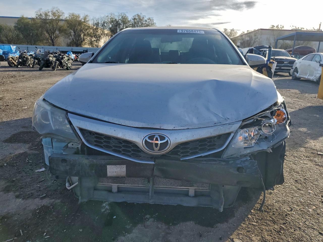 2013 TOYOTA CAMRY L photo 9