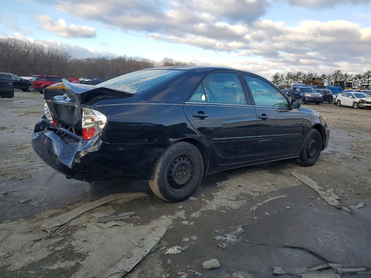 2002 TOYOTA CAMRY LE photo 3
