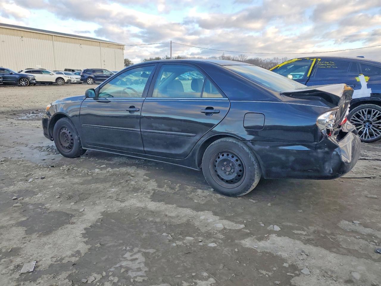 2002 TOYOTA CAMRY LE photo 2
