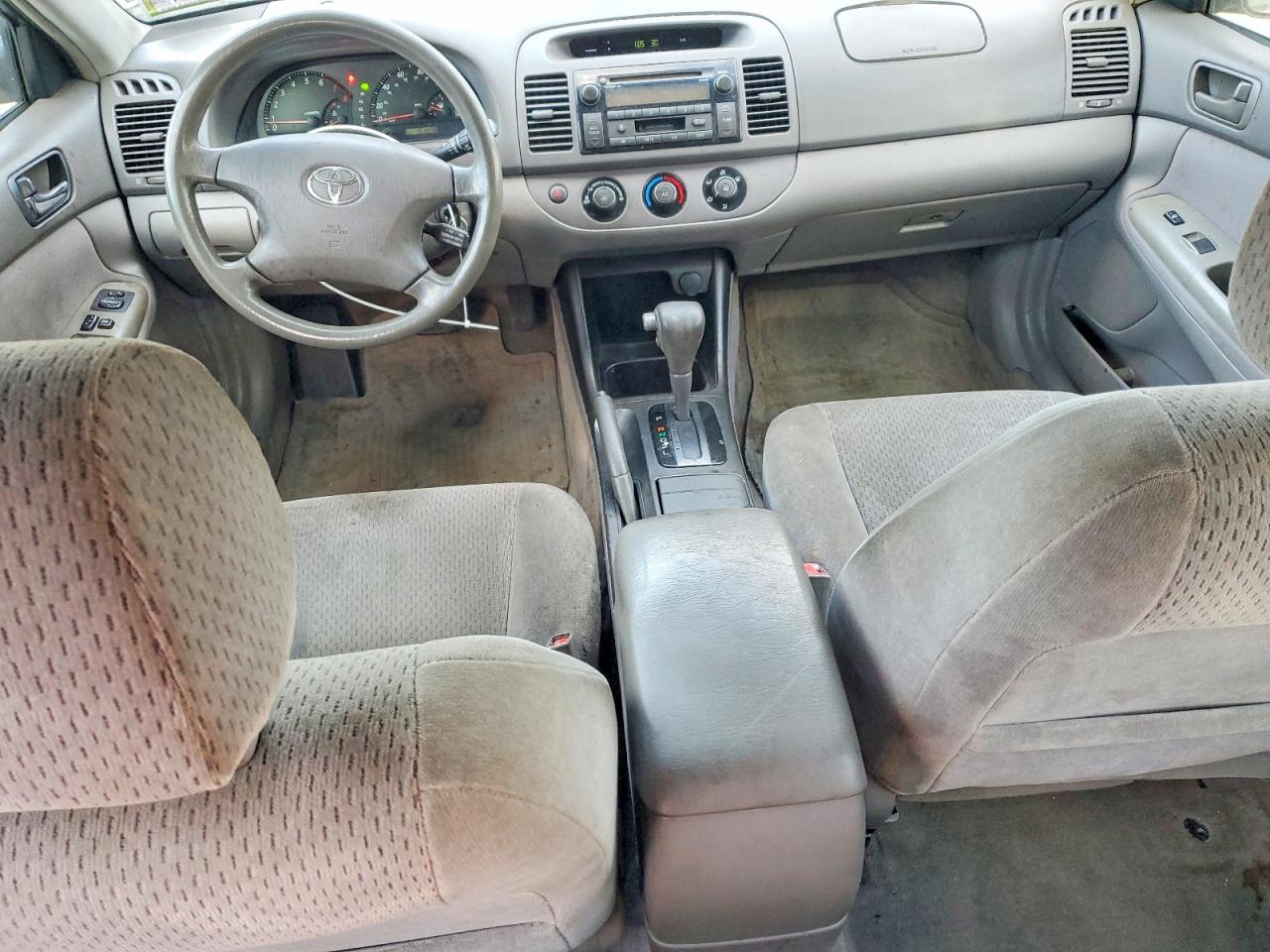 2002 TOYOTA CAMRY LE photo 8