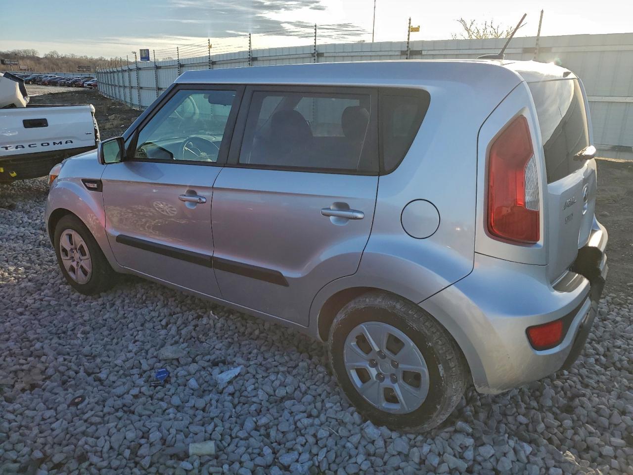2013 KIA SOUL photo 2