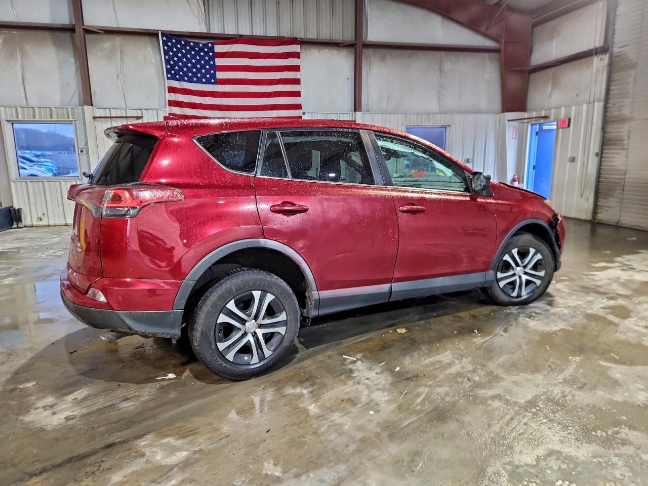 2018 TOYOTA RAV4 LE photo 3
