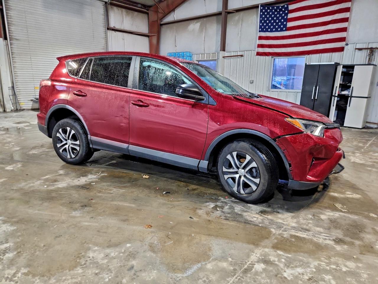 2018 TOYOTA RAV4 LE photo 4