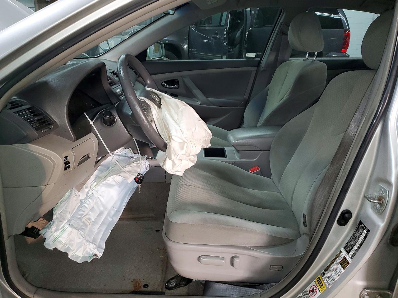 2009 TOYOTA CAMRY LE photo 7