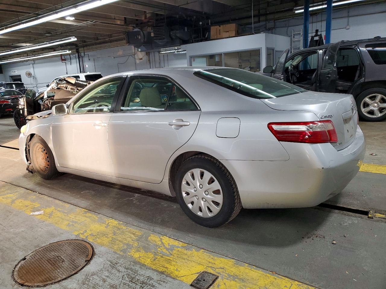2009 TOYOTA CAMRY LE photo 2