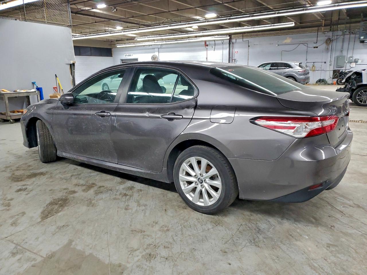 2018 TOYOTA CAMRY L photo 2