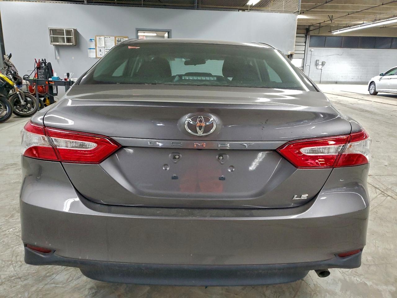 2018 TOYOTA CAMRY L photo 6