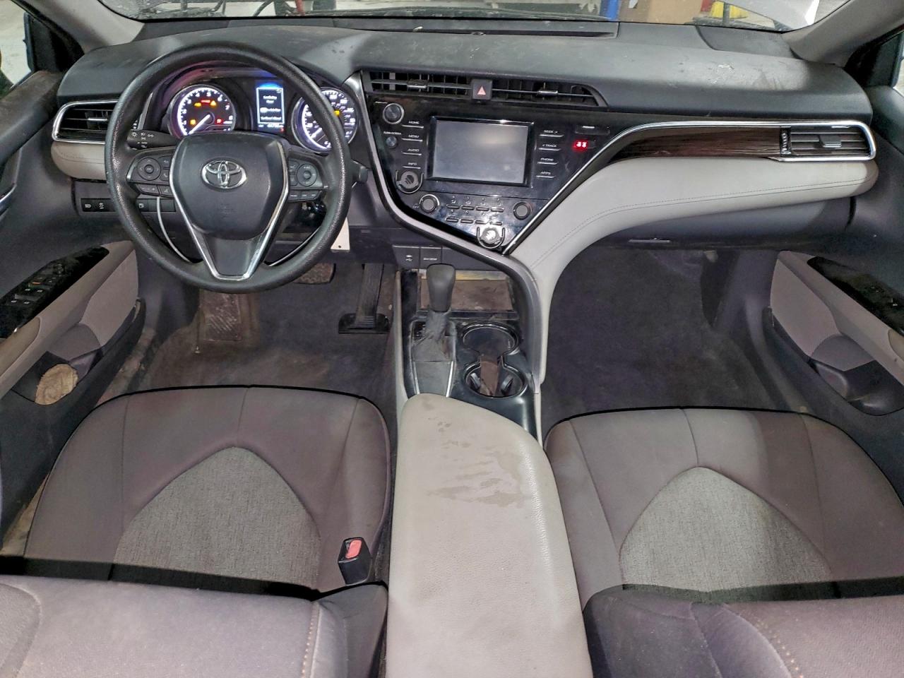 2018 TOYOTA CAMRY L photo 8