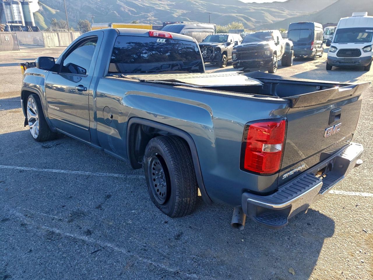 2014 GMC SIERRA C1500 SLE photo 2